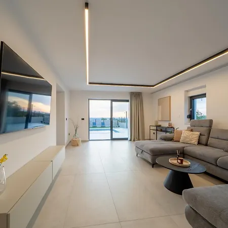 Lu, Krneza Villa *