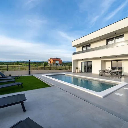 Villa Lu, Krneza