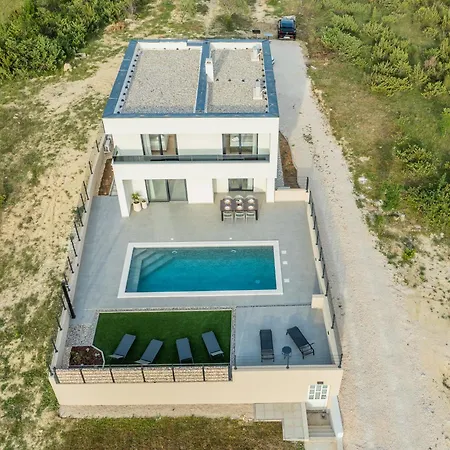 Lu, Krneza Villa